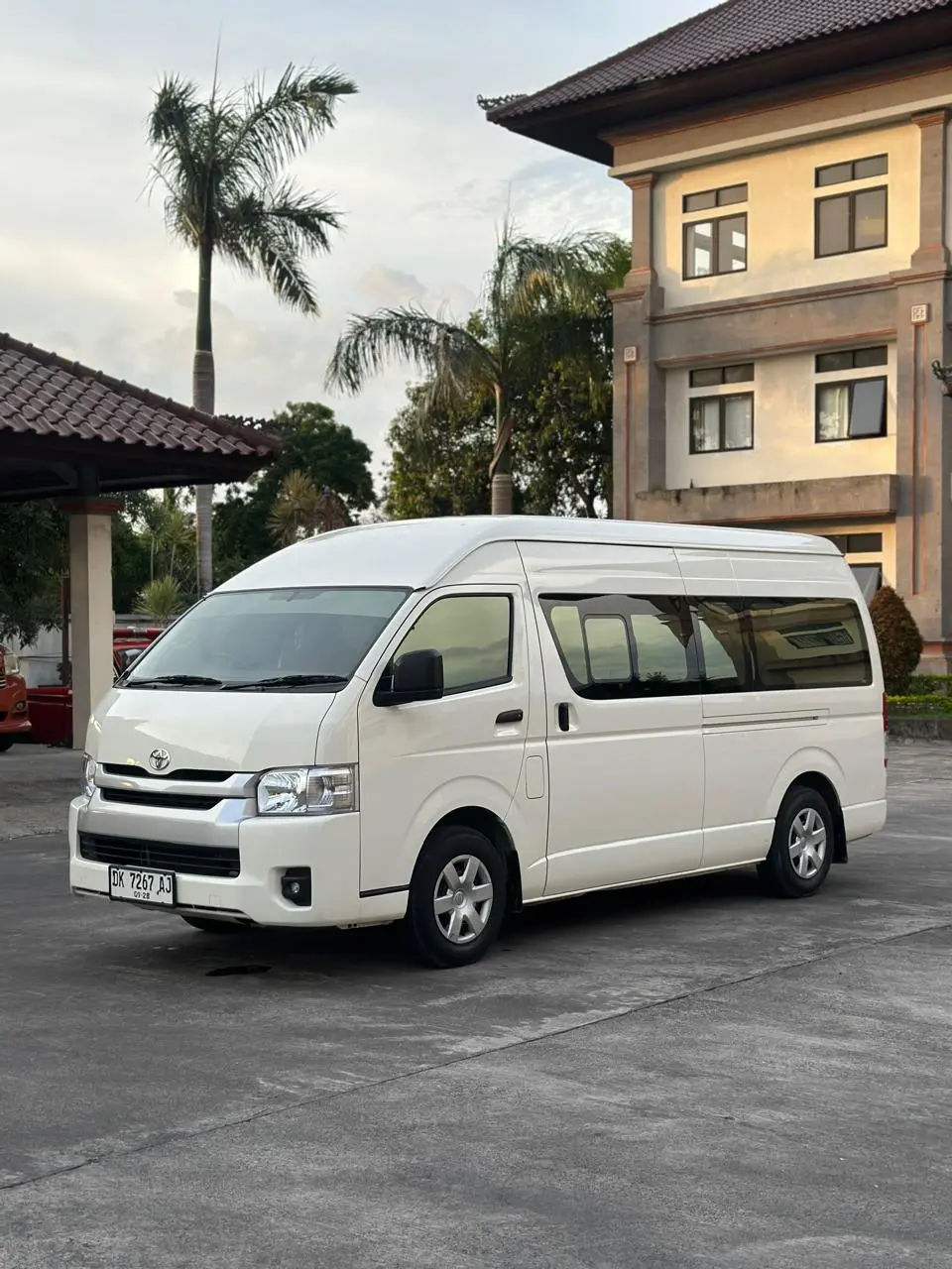 Hiace Commuter 15 Seats Bali Safest Driver