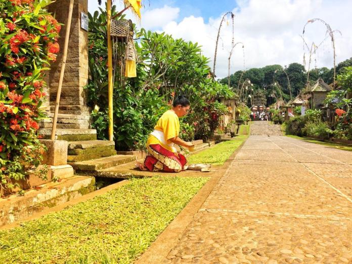 Let’s Visit Bali Private Tour to Clean and Tidy Village